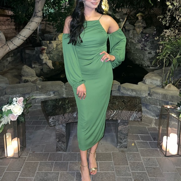 Green off shoulder dress - Picture 2 of 3